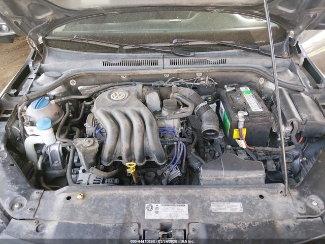 3VW2K7AJ4FM221669 Volkswagen Jetta 2.0l S