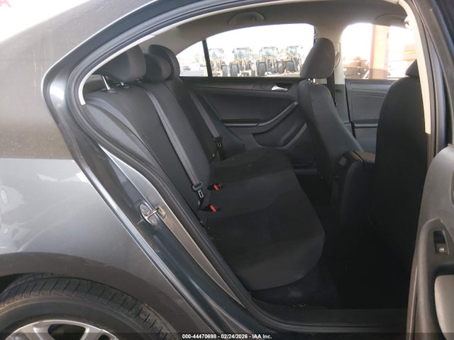 3VW2K7AJ4FM221669 Volkswagen Jetta 2.0l S