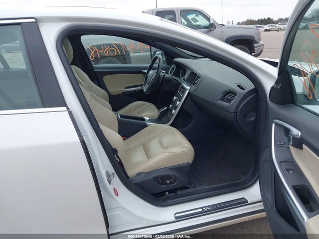 YV1612TK3F2332425 Volvo S60 T5 Premier