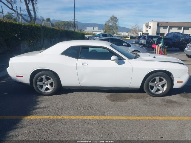 44470861 :رقم المزاد ، 2B3CJ4DV0AH272859 vin ، 2010 Dodge Challenger Se مزاد بيع