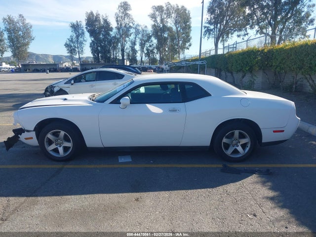 44470861 :رقم المزاد ، 2B3CJ4DV0AH272859 vin ، 2010 Dodge Challenger Se مزاد بيع