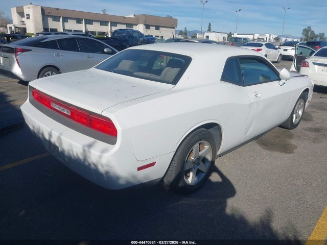 44470861 :رقم المزاد ، 2B3CJ4DV0AH272859 vin ، 2010 Dodge Challenger Se مزاد بيع