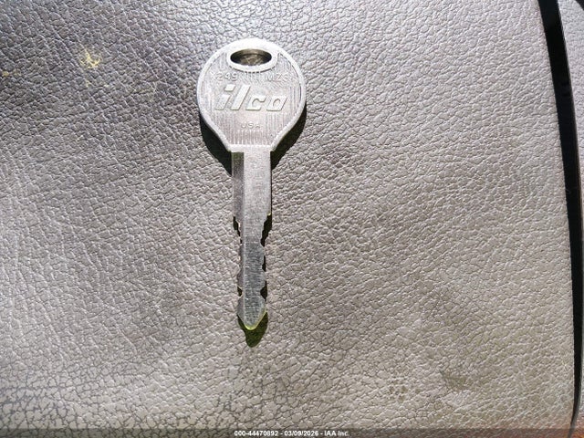 2000 Mazda Protege Es მანქანა იყიდება აუქციონზე, vin: JM1BJ2210Y0237977, აუქციონის ნომერი: 44470892