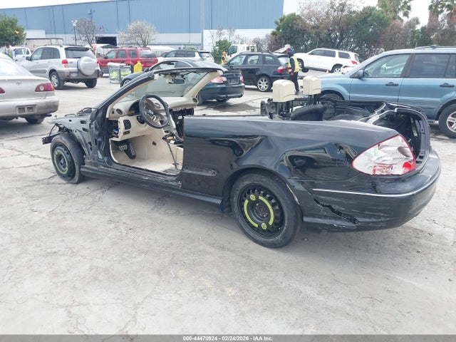 2008 MERCEDES-BENZ CLK 550 WDBTK72G08T089832 Photo 2