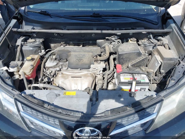 2T3ZFREV2FW208254 Toyota RAV4 LE