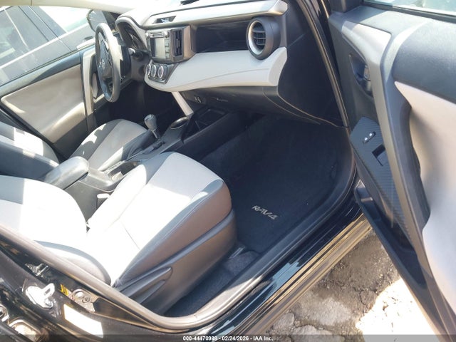 2T3ZFREV2FW208254 Toyota RAV4 LE