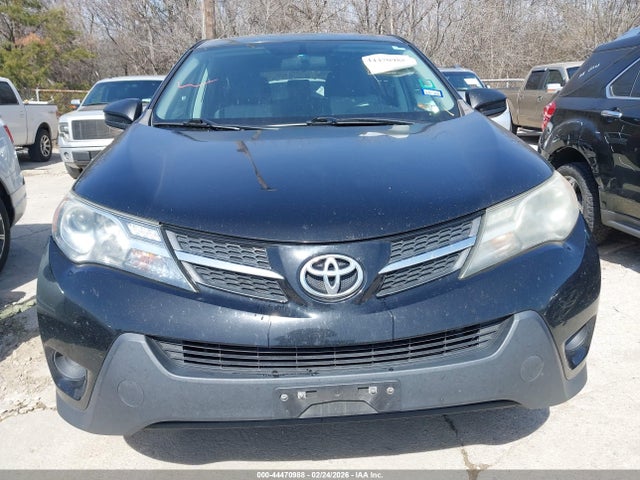 2T3ZFREV2FW208254 Toyota RAV4 LE
