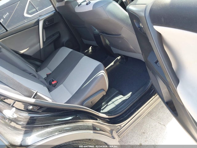 2T3ZFREV2FW208254 Toyota RAV4 LE