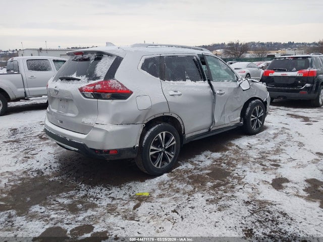JN8AT2MV9JW310504 Nissan Rogue Sl
