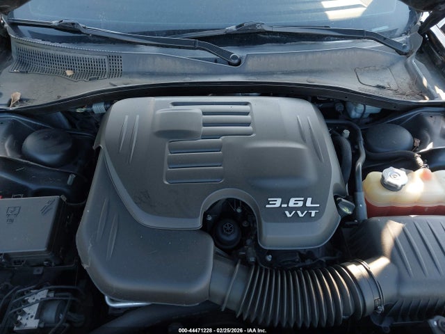 44471228 :رقم المزاد ، 2C3CCAGG7FH736293 vin ، 2015 Chrysler 300 300s مزاد بيع