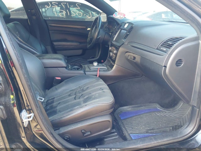 44471228 :رقم المزاد ، 2C3CCAGG7FH736293 vin ، 2015 Chrysler 300 300s مزاد بيع
