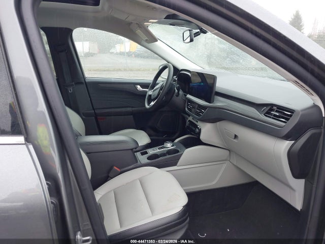 1FMCU9JA4SUB45465 Ford Escape Platinum