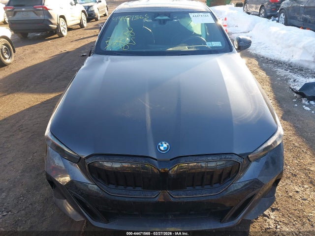 44471565 :رقم المزاد ، WBA13FK06SCU71774 vin ، 2025 Bmw 550e Xdrive مزاد بيع