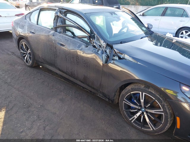 44471565 :رقم المزاد ، WBA13FK06SCU71774 vin ، 2025 Bmw 550e Xdrive مزاد بيع