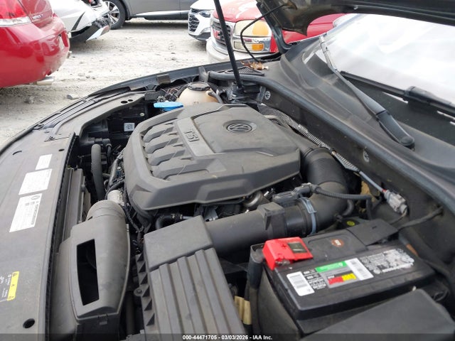44471705 :رقم المزاد ، 1VWAA7A31JC047876 vin ، 2018 Volkswagen Passat 2.0t R-line/2.0t S مزاد بيع