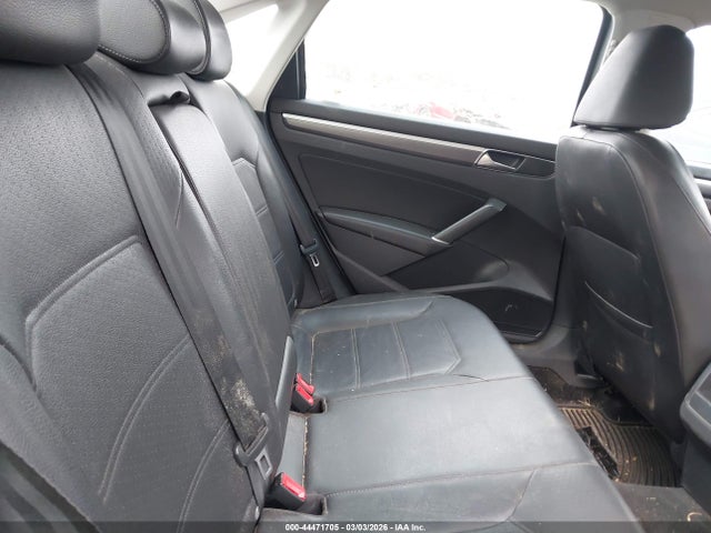 44471705 :رقم المزاد ، 1VWAA7A31JC047876 vin ، 2018 Volkswagen Passat 2.0t R-line/2.0t S مزاد بيع
