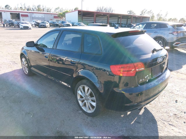 2013 AUDI A3 WAUBJAFM1DA004111 Photo 2