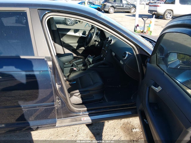 2013 AUDI A3 WAUBJAFM1DA004111 Photo 4