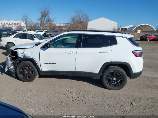 Продажа на аукционе авто 2022 Jeep Compass Latitude 4x4, vin: 3C4NJDBB8NT219582, номер лота: 44471909