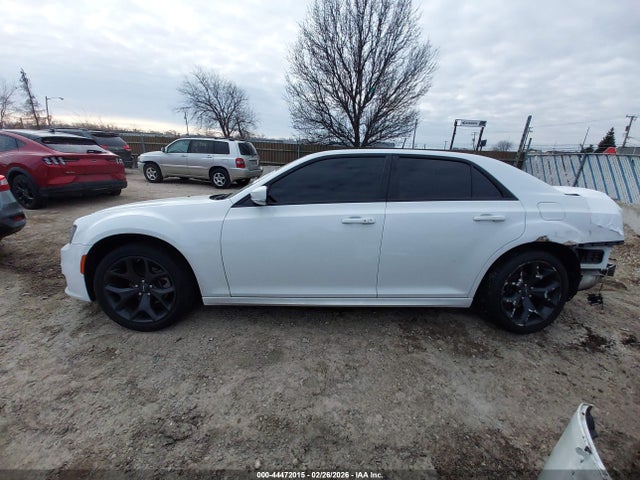Aukcja sprzedaży 2023 Chrysler 300 Touring L, vin: 2C3CCADG8PH677390, numer aukcji: 44472015