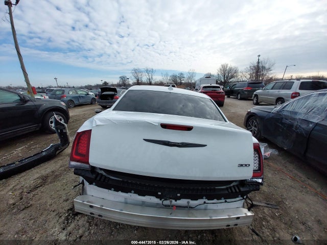 Aukcja sprzedaży 2023 Chrysler 300 Touring L, vin: 2C3CCADG8PH677390, numer aukcji: 44472015