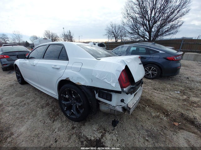 Aukcja sprzedaży 2023 Chrysler 300 Touring L, vin: 2C3CCADG8PH677390, numer aukcji: 44472015