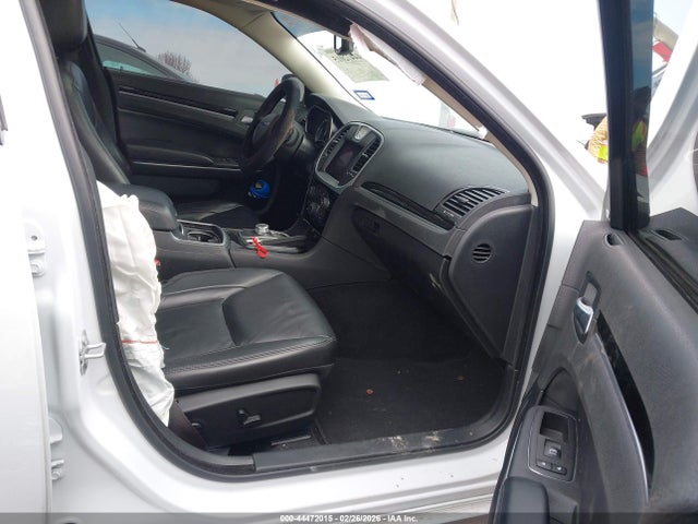 Aukcja sprzedaży 2023 Chrysler 300 Touring L, vin: 2C3CCADG8PH677390, numer aukcji: 44472015