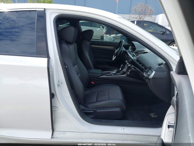 1HGCV1F33NA061240 Honda Accord Sport