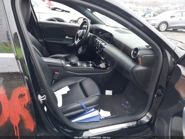 WDD3G4FB3KW018457 Mercedes-Benz A 220 4matic