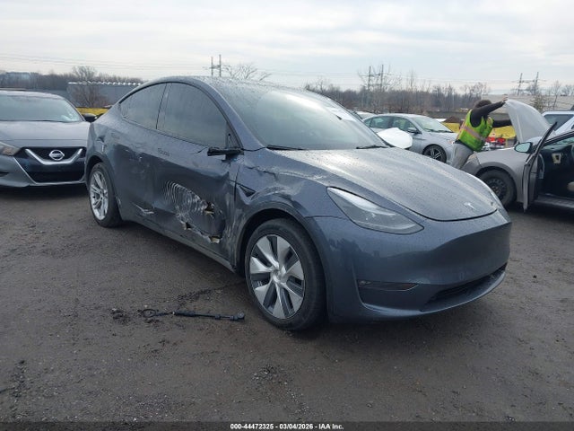 Продаж на аукціоні авто 2023 Tesla Model Y Awd/long Range Dual Motor All-wheel Drive, vin: 7SAYGAEE2PF843155, номер лоту: 44472325