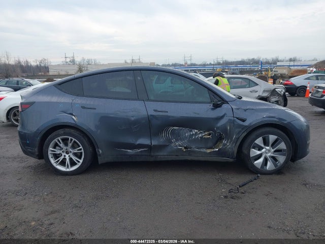 Продаж на аукціоні авто 2023 Tesla Model Y Awd/long Range Dual Motor All-wheel Drive, vin: 7SAYGAEE2PF843155, номер лоту: 44472325