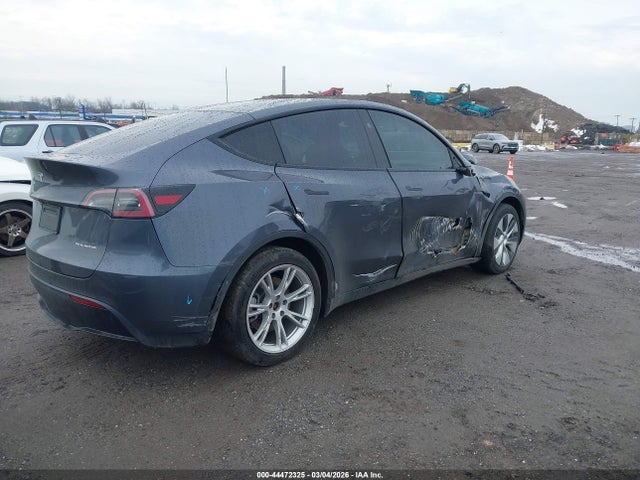 Продаж на аукціоні авто 2023 Tesla Model Y Awd/long Range Dual Motor All-wheel Drive, vin: 7SAYGAEE2PF843155, номер лоту: 44472325