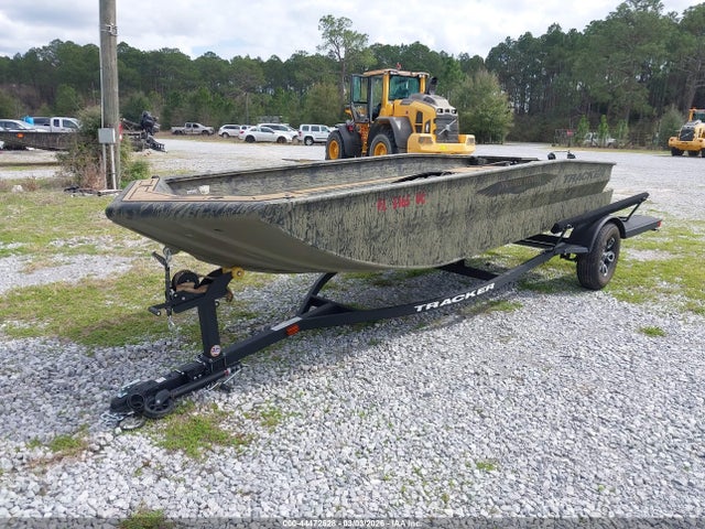 Tracker 16' 2026 BUJ24477I526 Image 2