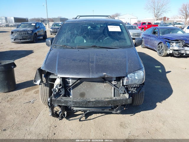 2C4RDGEG1JR318744 Dodge Grand Caravan Gt