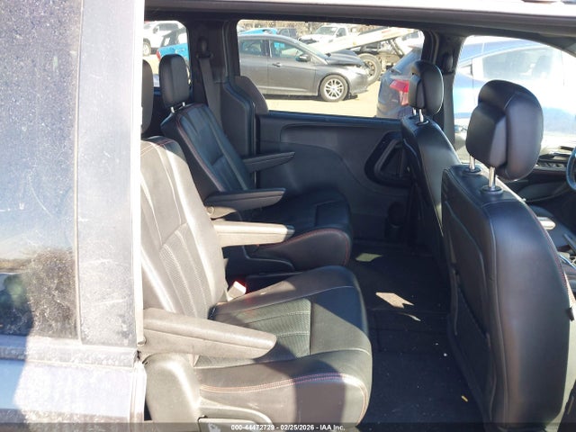 2C4RDGEG1JR318744 Dodge Grand Caravan Gt