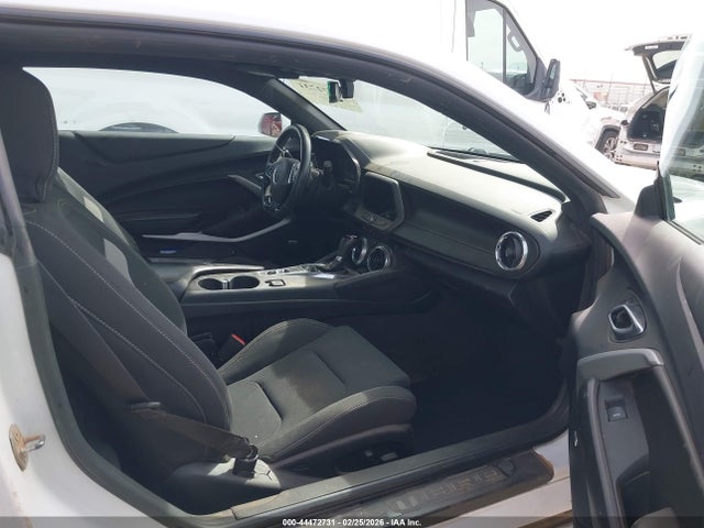 2018 CHEVROLET CAMARO 1G1FB1RX3J0106317 Photo 4