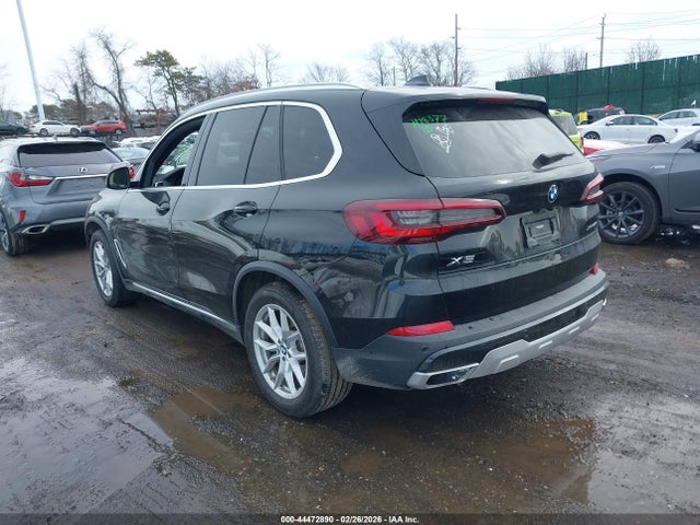 2021 BMW X5 5UXCR6C05M9G14031 Photo 2