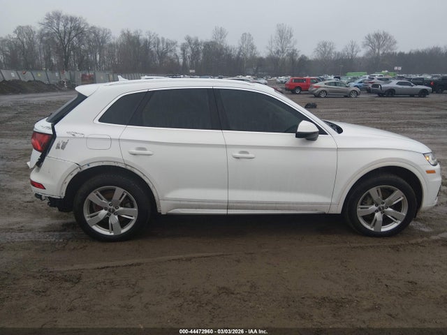 44472960 :رقم المزاد ، WA1BNAFY2J2240907 vin ، 2018 Audi Q5 2.0t Premium/2.0t Tech Premium مزاد بيع