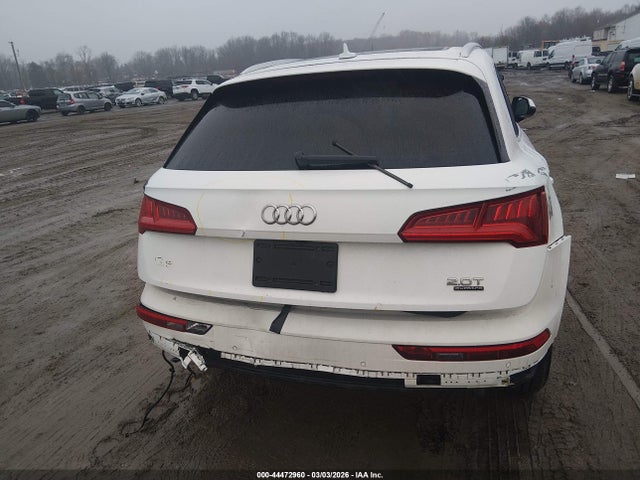 44472960 :رقم المزاد ، WA1BNAFY2J2240907 vin ، 2018 Audi Q5 2.0t Premium/2.0t Tech Premium مزاد بيع