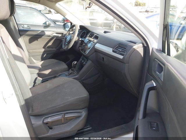 3VV1B7AX2KM078557 Volkswagen Tiguan 2.0t S