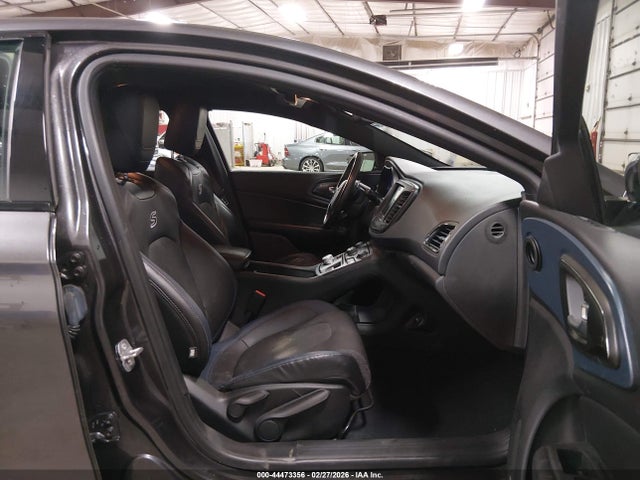 2015 Chrysler 200 S მანქანა იყიდება აუქციონზე, vin: 1C3CCCBG8FN505932, აუქციონის ნომერი: 44473356