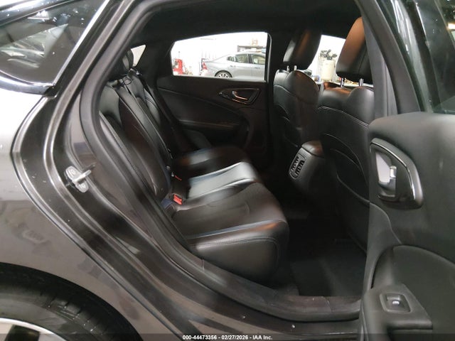 2015 Chrysler 200 S მანქანა იყიდება აუქციონზე, vin: 1C3CCCBG8FN505932, აუქციონის ნომერი: 44473356