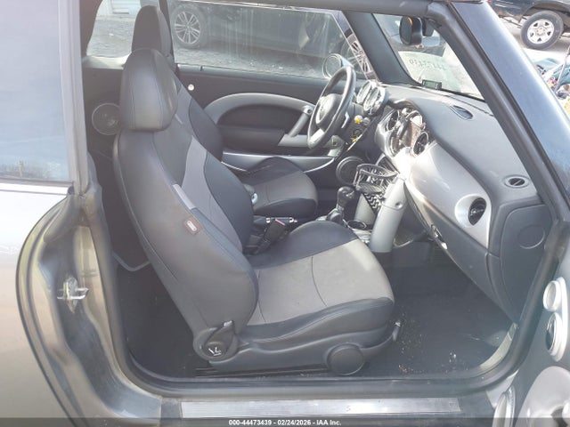 2005 MINI COOPER S WMWRH33515TK55851 Photo 4