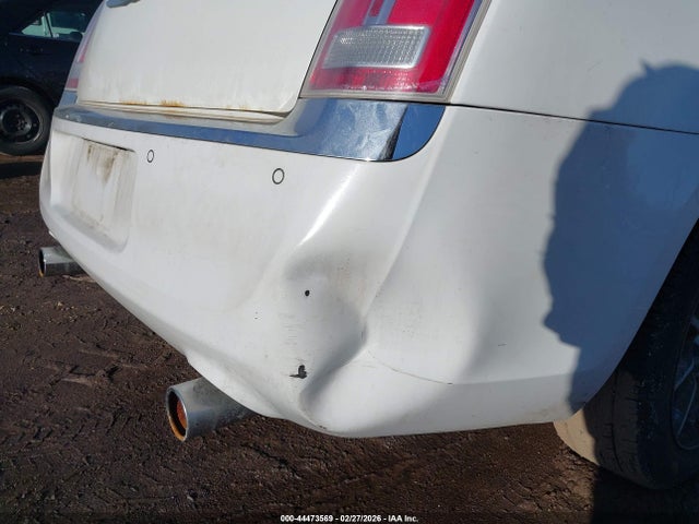2011 Chrysler 300c მანქანა იყიდება აუქციონზე, vin: 2C3CA6CTXBH581044, აუქციონის ნომერი: 44473569