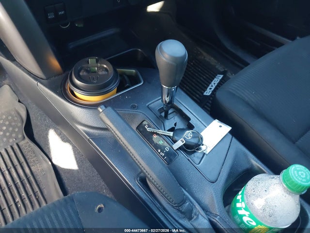 JTMZFREV0JJ747933 Toyota RAV4 LE