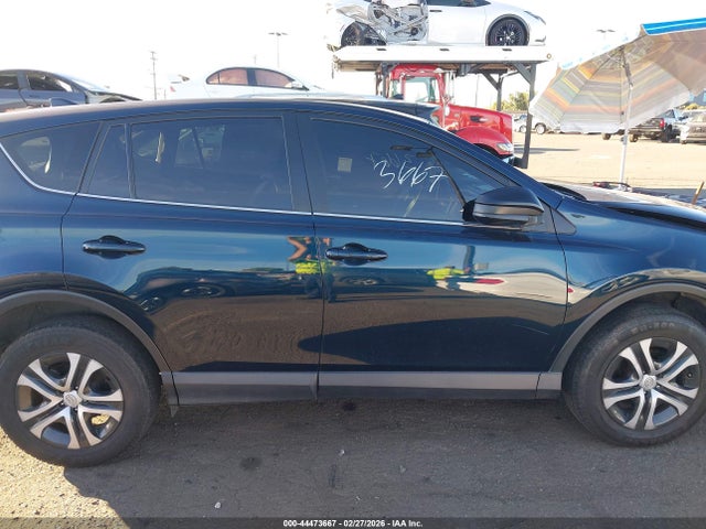 JTMZFREV0JJ747933 Toyota RAV4 LE