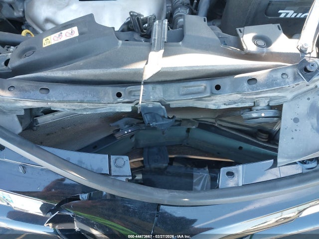 JTMZFREV0JJ747933 Toyota RAV4 LE