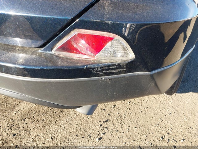 JTMZFREV0JJ747933 Toyota RAV4 LE