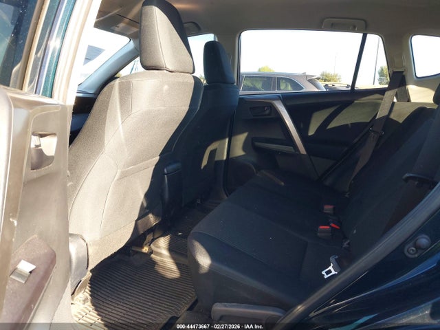 JTMZFREV0JJ747933 Toyota RAV4 LE