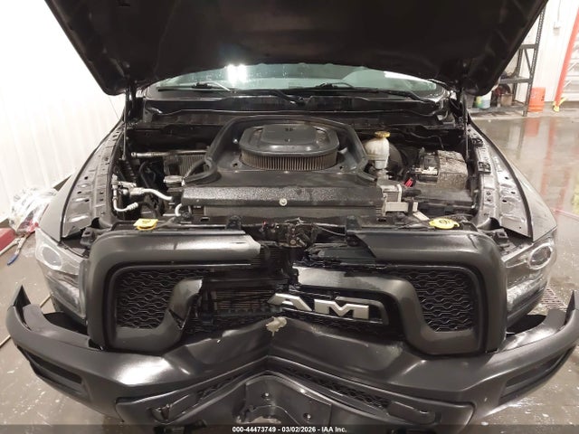 1C6RR7GT7KS664588 RAM 1500 Classic Warlock 4x4 6&#039;4 Box